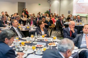 El ex ministro de Asuntos Exteriores de Brasil, Luiz Felipe Lampreia, participó el 30 de septiembre en un desayuno coloquio organizado por la Fundación Consejo España-Brasil e IE Business School.