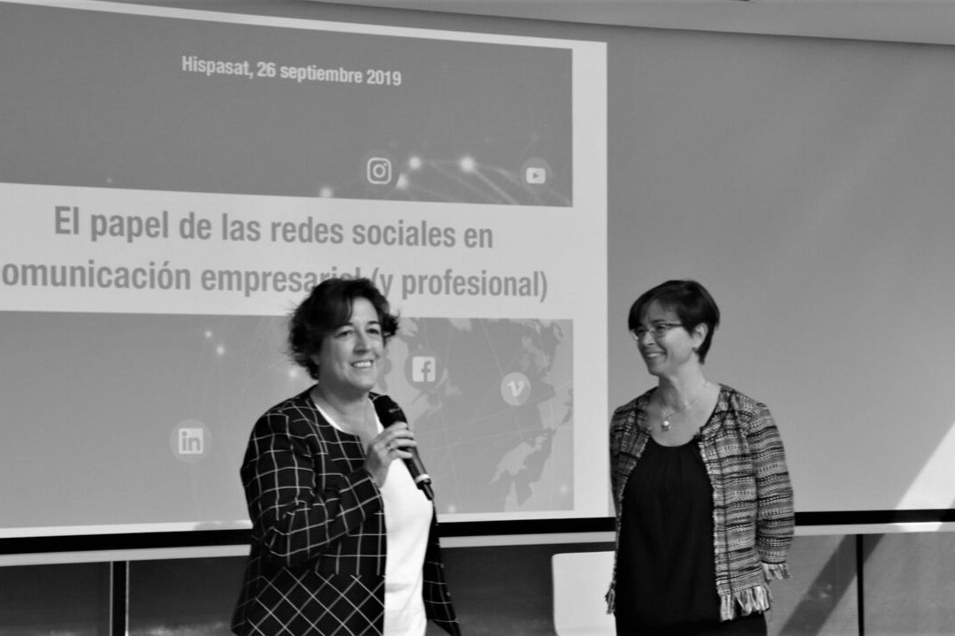 Elena Pisonero y María Lázaro en el Nuevo Espacio Hispasat hablando sobre redes sociales